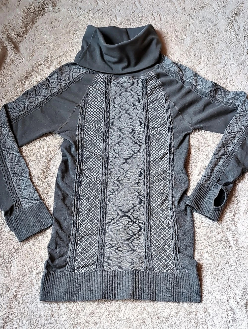 Athleta Geometric Turtleneck Top in Gray Size Medium
